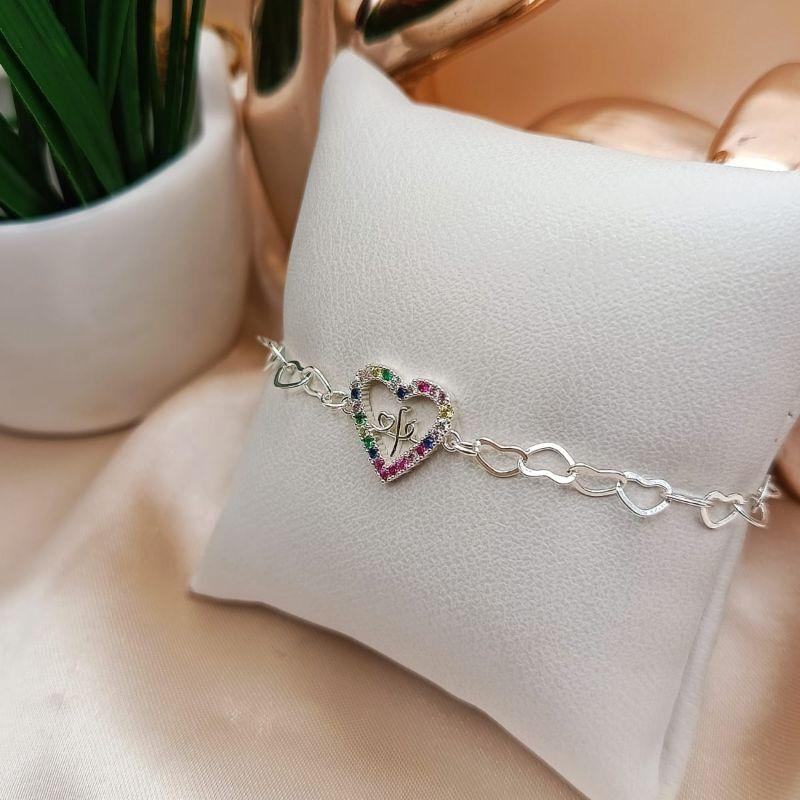 PULSEIRA COM CORAÇÃO CRAVEJADO EM MICRO ZIRCONIA COLORIDAS E NOME FE