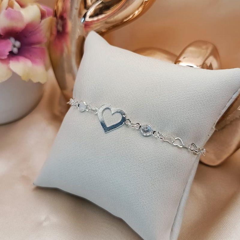 PULSEIRA COM CORAÇÃO VAZADO LISO E PEDRAS DE ZIRCONIA DOS LADOS