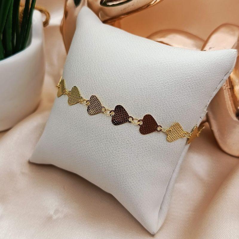 PULSEIRA COM CORAÇÕES DE LADO FOSCO