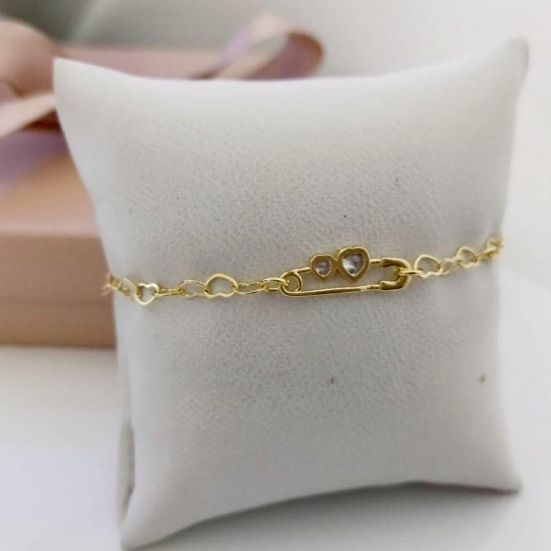 PULSEIRA COM ELOS DE CORAÇÕES E PINGENTE DE BROCHE COM CORAÇÃO CRAVEJADOS