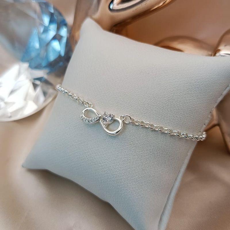 PULSEIRA COM INFINITO LISO E CRAVEJADO EM MICRO ZIRCONIA E CORAÇÃO