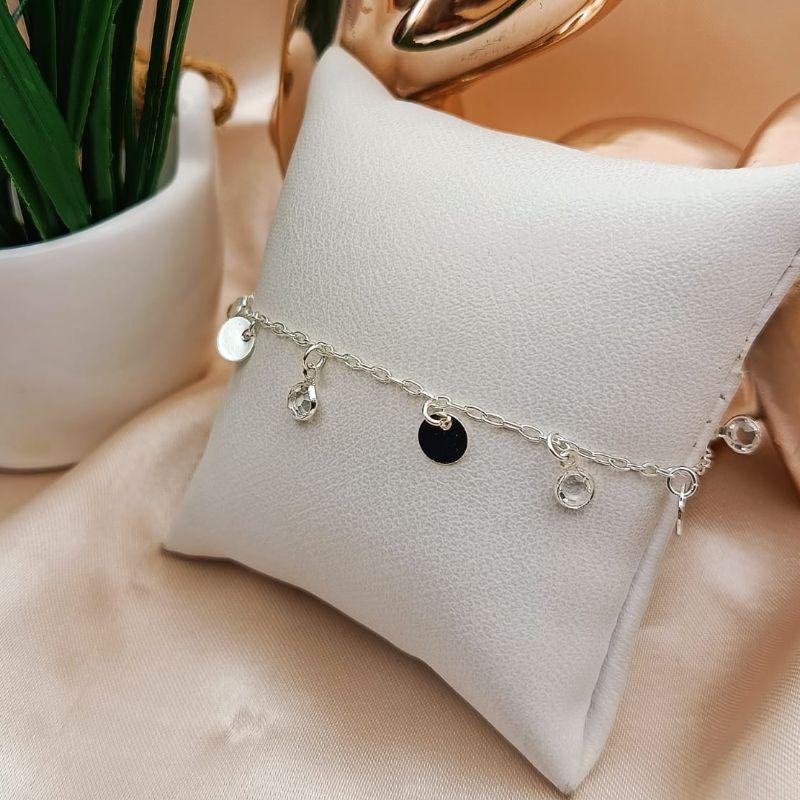 PULSEIRA COM PINGENTES PLACA REDONDA LISA PONTO DE LUZ E CORAÇÃO LISO