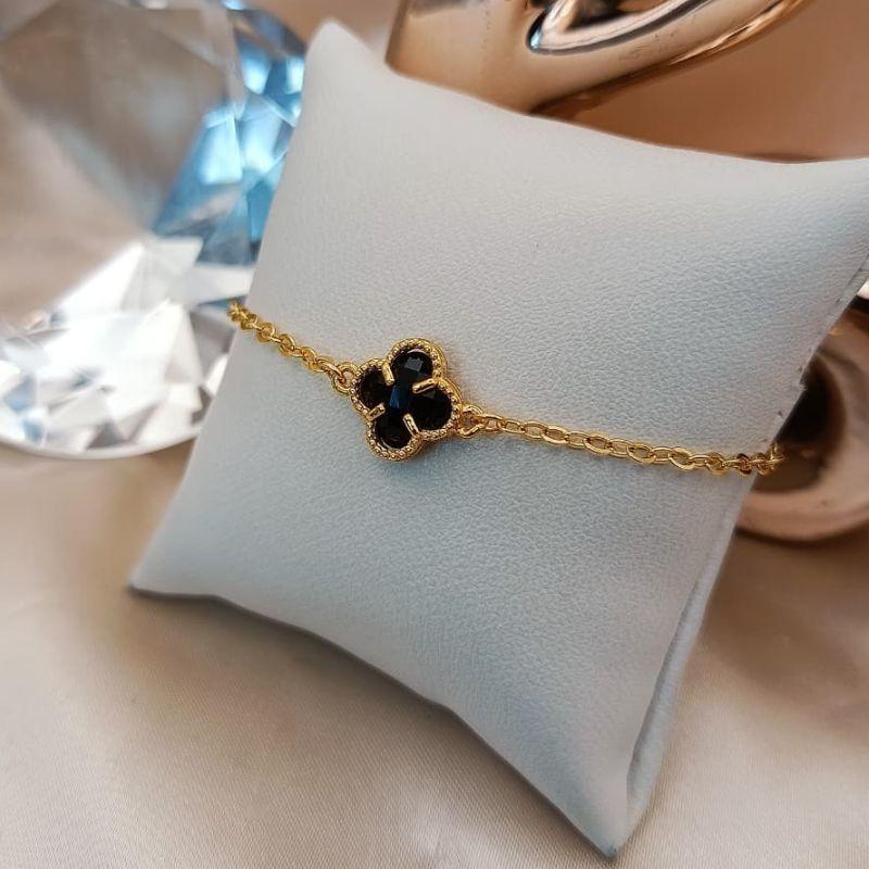 PULSEIRA COM TREVO PRETO