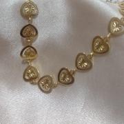 PULSEIRA PLACAS DE CORAÇÃO CHATADO LISO VAZADO COM DETALHES