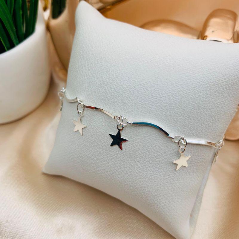 PULSERA BASTÕES COM PLACAS DE ESTRELAS PENDURADAS