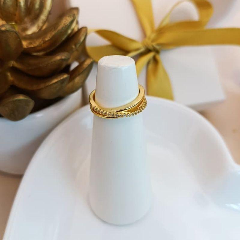 ANEL DUPLO LLISO COM FIO CRAVEJADO EM MICRO ZIRCONIA PASSANDO POR CIMA