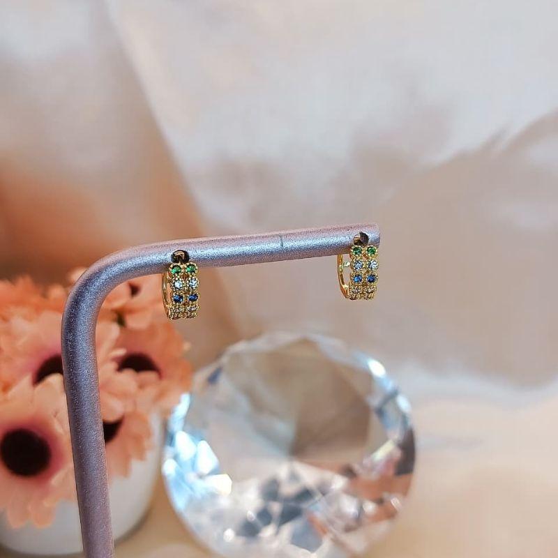 ARGOLA COM DUAS FILAS CRAVEJADA  COM PEDRAS COLORIDAS EM MICRO ZIRCONIA