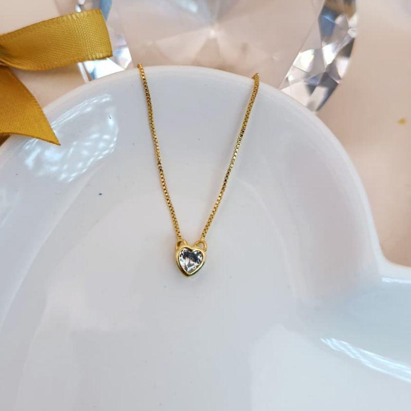 COLAR COM PINGENTE DE CORAÇÃO COM PEDRA DE CRISTAL