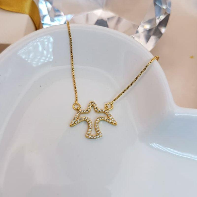 COLAR COM PINGENTE DE ESPIRITO SANTO CRAVEJADO EM MICRO ZIRCONIA