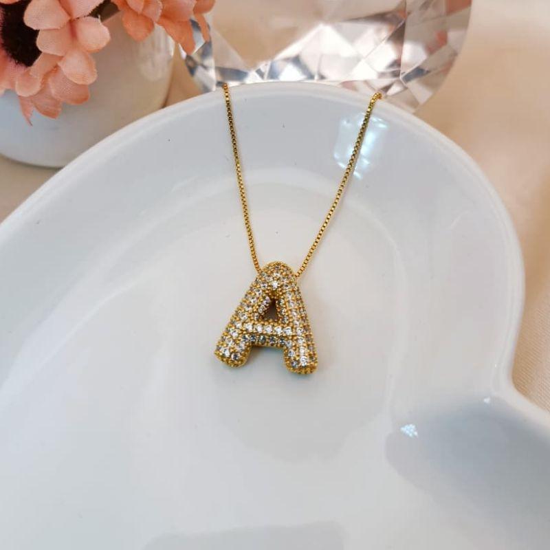 COLAR COM PINGENTE DE LETRA A CRAVEJADO EM MICRO ZIRCONIA