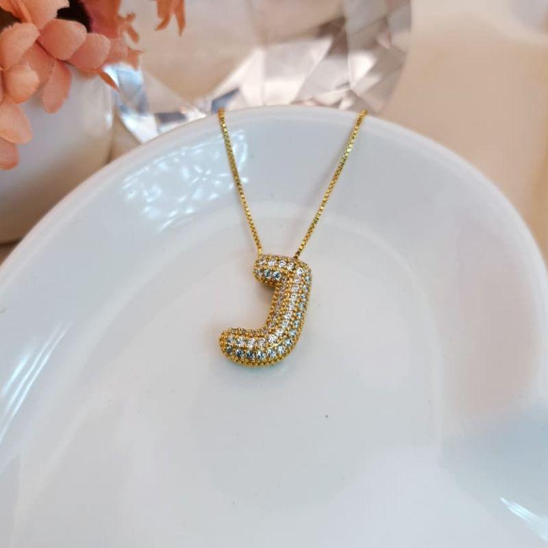 COLAR COM PINGENTE DE LETYRA J CRAVEJADO EM MICRO ZIRCONIA