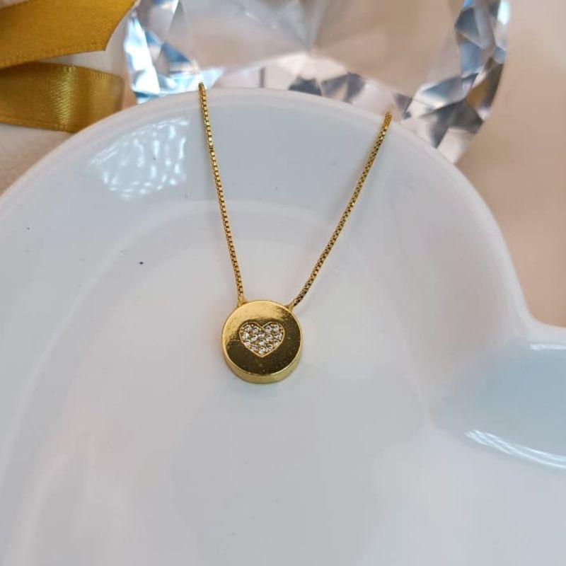 COLAR DE CIRCULO COM CORAÇÃO CRAVEJADO EM MICRO ZIRCONIA NO MEIO