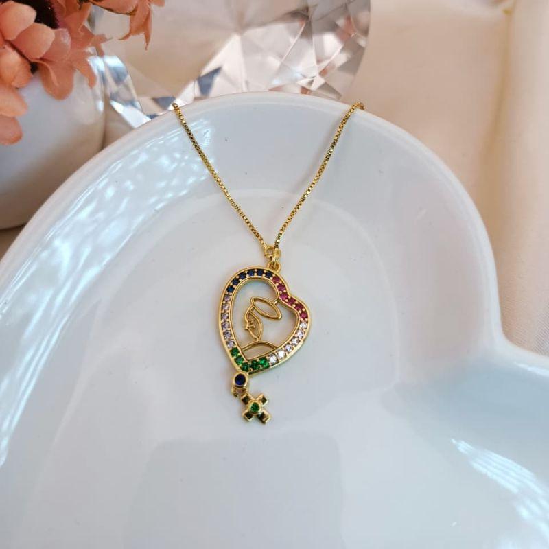 COLAR DE CORAÇÃO COM NOSSA SENHORA COM PEDRAS COLORIDAS DE MICRO ZIRCONIA