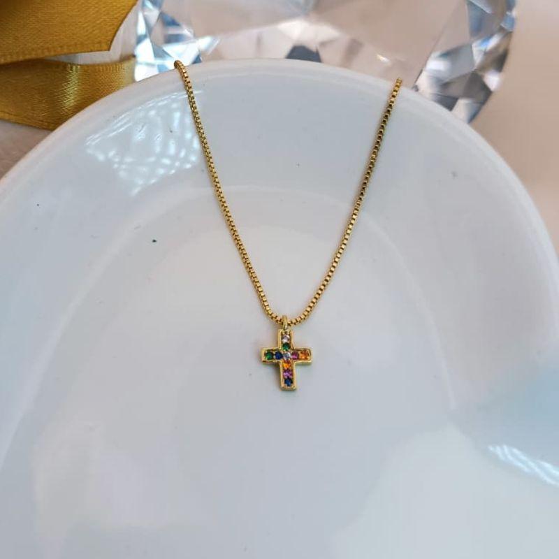 COLAR DE MINI CRUZ  CRAVEJADA EM PEDRINHAS DE MICRO ZIRCONIA COLORIDAS