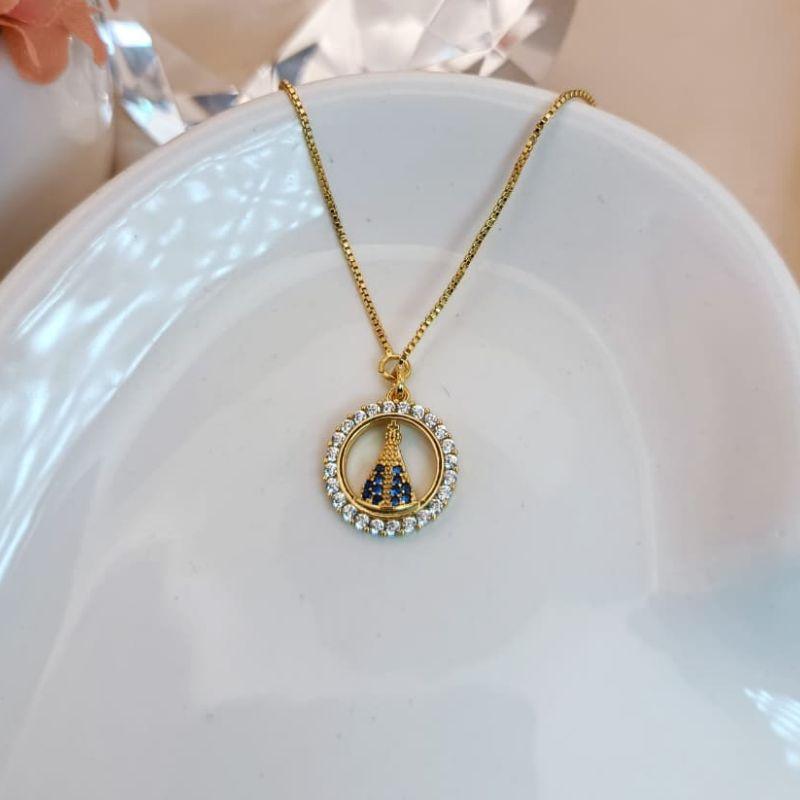 COLAR EM FORMATO DE CIRCULO EM MICRO ZIRCONIA E COM NOSSA SENHORA