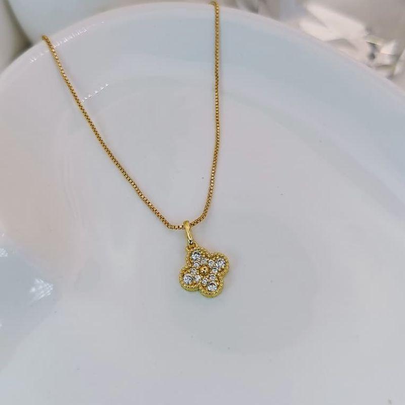COLAR  DE FLOR DE QUATRO FOLHAS COM ZIRCONIA