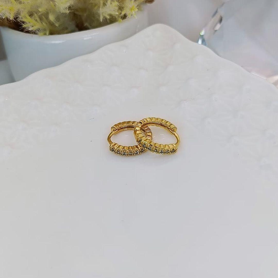 ARGOLA METADE CRAVEJADA EM MICRO ZIRCONIA