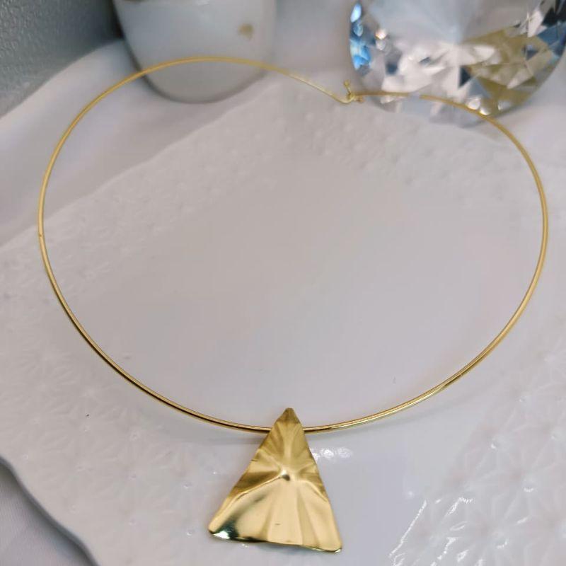 CHOKER ARO COM PINGENTE TRIANGULAR