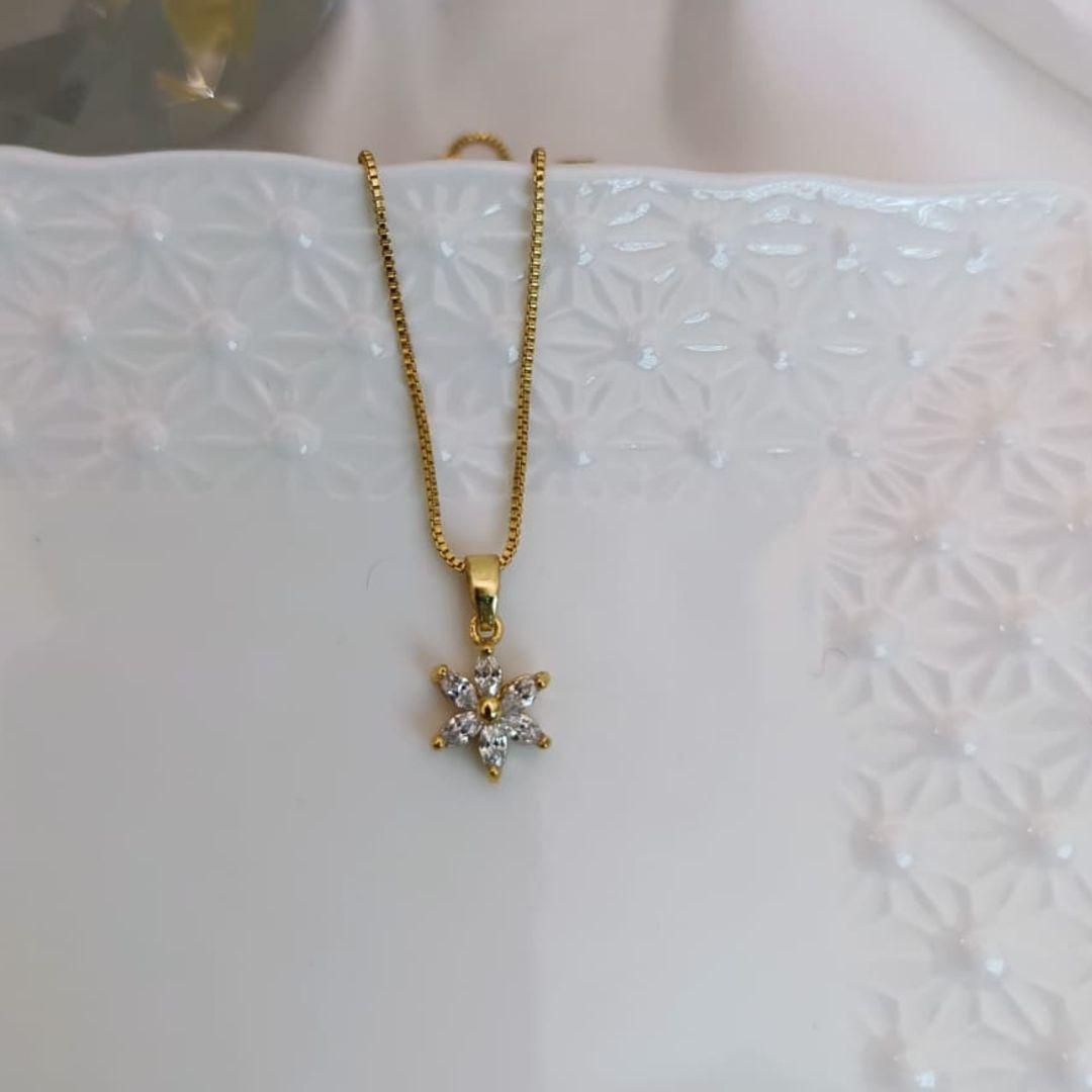 COLAR ESTRELA COM ZIRCONIAS OVAIS