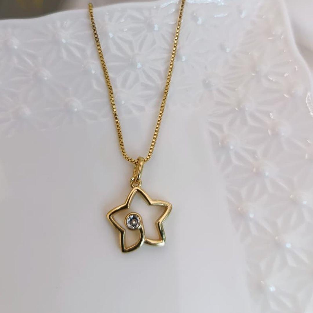COLAR ESTRELA VAZADA COM PORDO DE LUZ NO MEIO