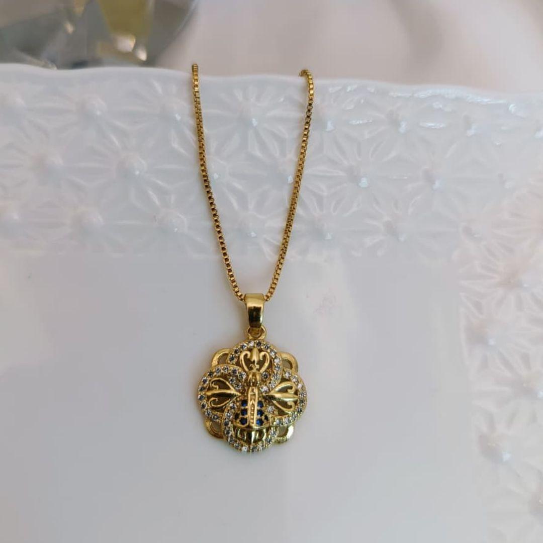 COLAR NOSSA SENHORA COM FLOR ATRAS CRAVEJADO EM MICRO ZIRCONIA