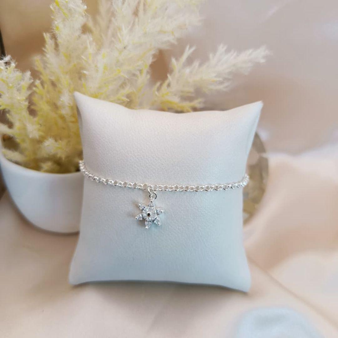 PULSEIRA ESTRELA COM ZIRCONIAS OVAIS